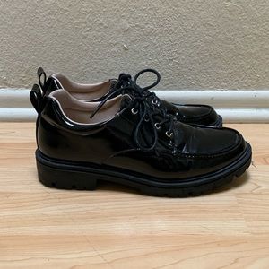 Journee Collection Zina Oxford Black Patent Leather Size 8 comes with the box